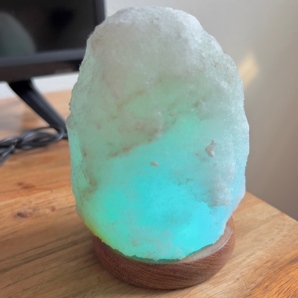 Saltean Wellness - Color Changing USB - White Himalayan Salt Lamp - Picture 3 of 5